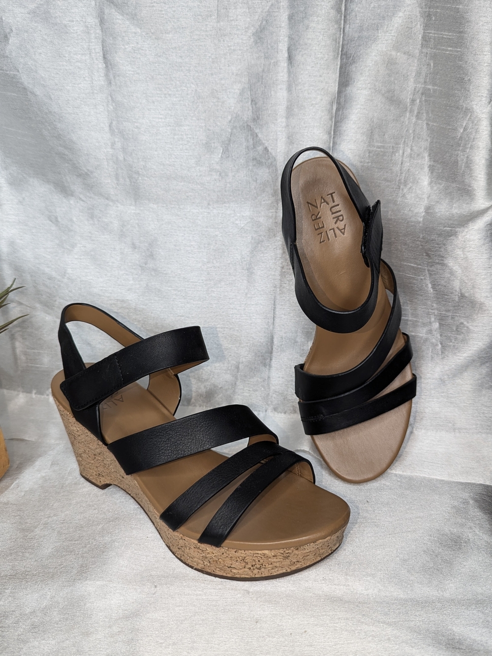 Naturalizer Cynthis Black Leather Strappy Wedge Sandals Hook & Loop Chic  8.5